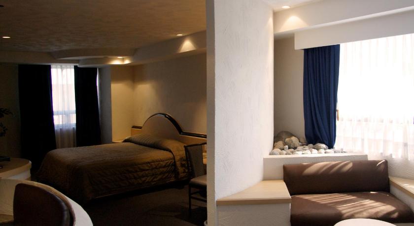 Porto Novo Hotel & Suites