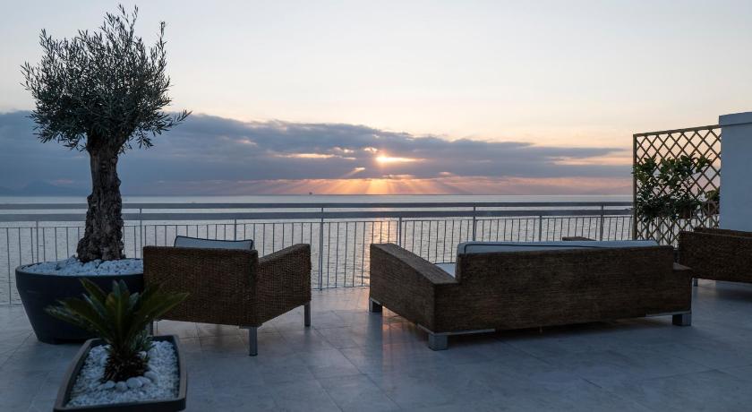THOMAS SEA VIEW