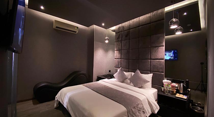 a hotel room with a large bed and a large mirror, Pharaon Hotel 3 in Ho Chi Minh City