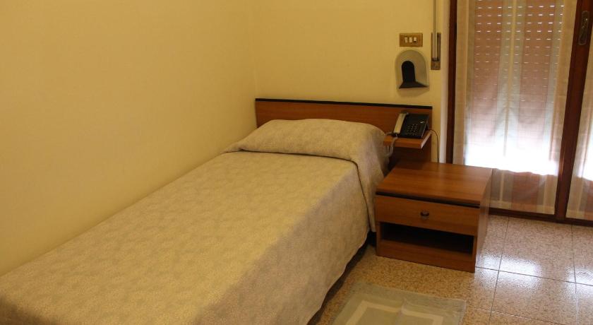 Hotel O'Scugnizzo 2 photo