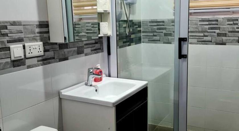 Spacious Quiet & Cozy- Close to Highway-Parking photo