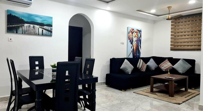 Spacious Quiet &amp; Cozy- Close to Highway-Parking — Hotel in Accra