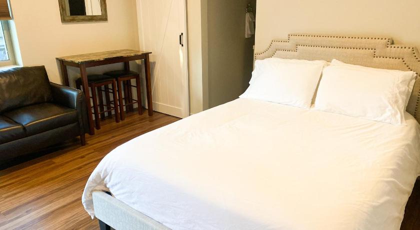 Seward (AK) Spruce Lodge Accommodation view