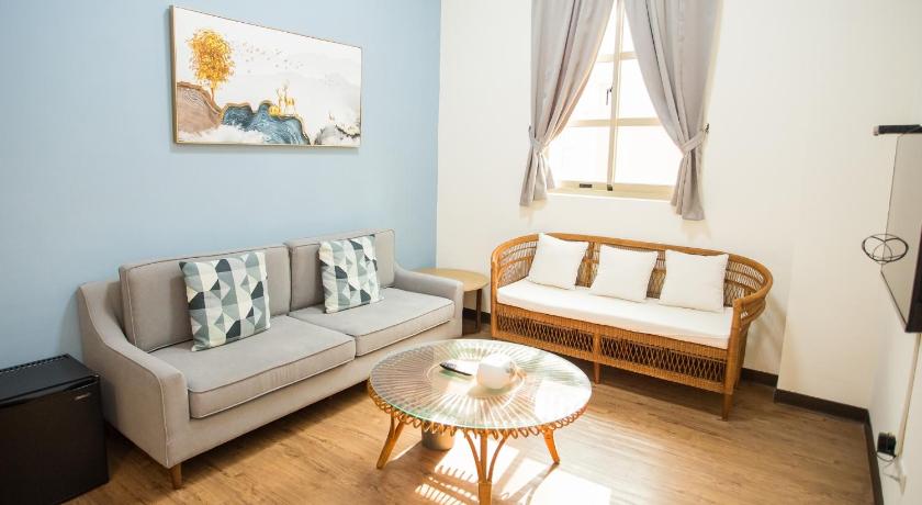 Image of 1-Bedroom Deluxe Suite with 2 Single Beds and Balcony 15