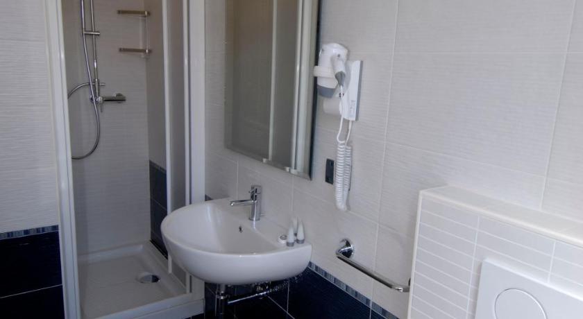 Фото: Двухместный номер (Double Room) 10