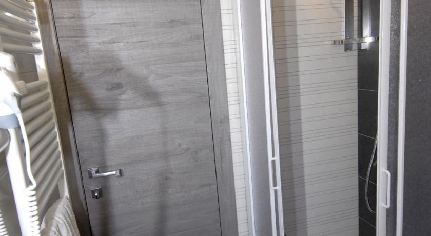 Фото: Стандартный двухместный номер с 1 кроватью (Standard Double Room) 16
