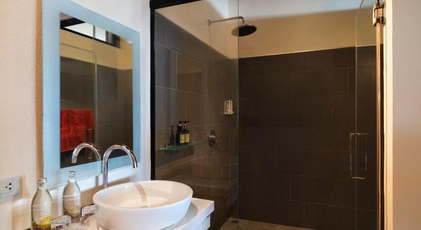 Image of Beachfront Standard Suite 2