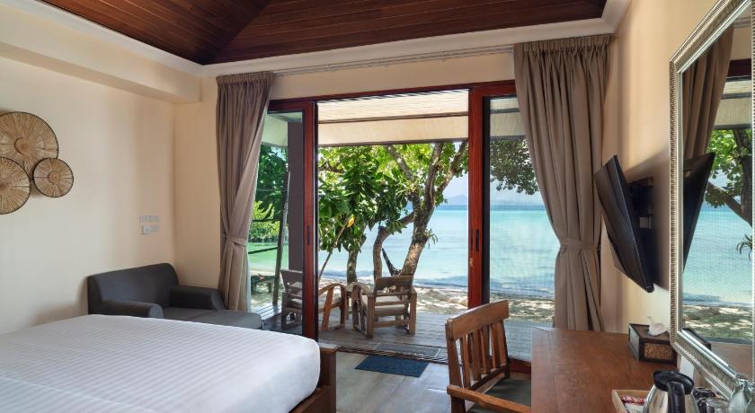 Image of Beachfront Breeze 0