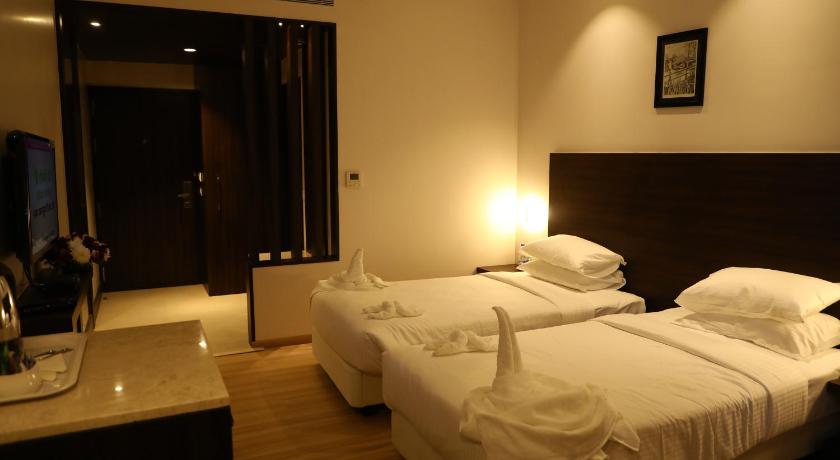 Image of Deluxe Room 8