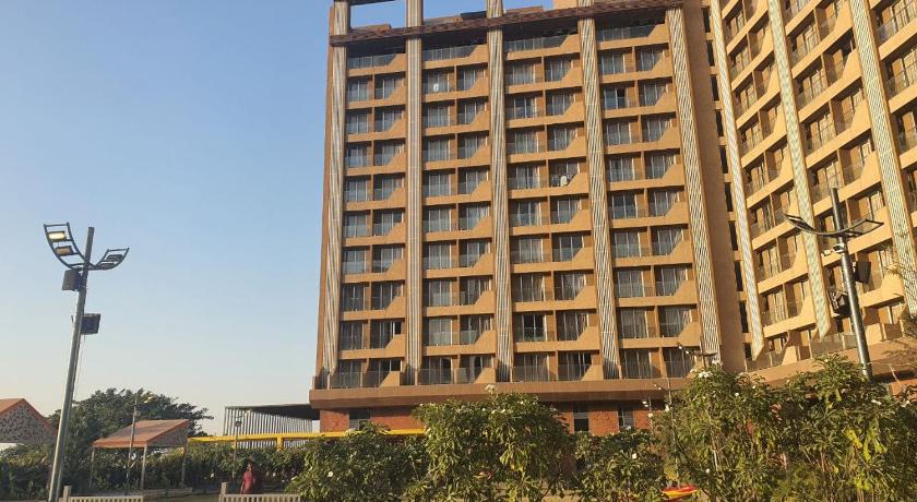 Weekend Address Managed By P.C Homes — Hotel in Surat