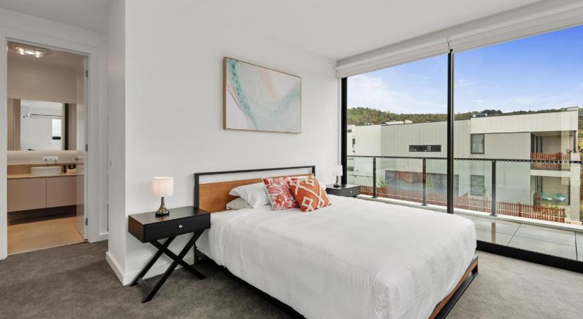 Beautiful Waterfront Townhouse with Pool and BBQ photo