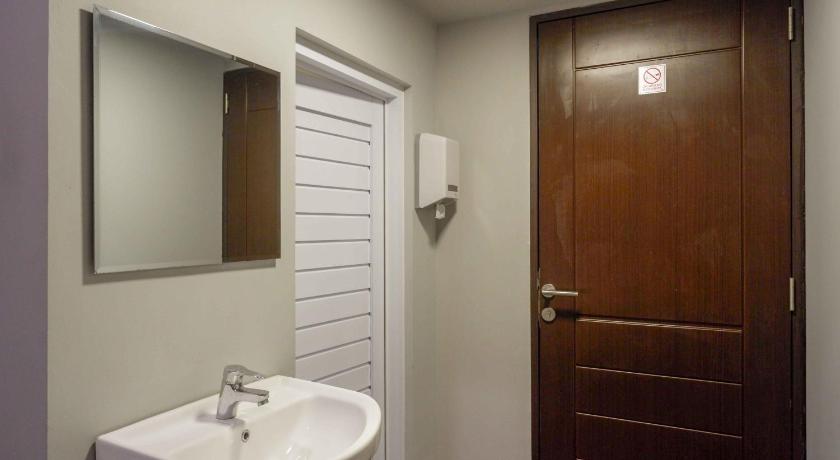 SANS Hotel Empress Simpang Lima - image 25