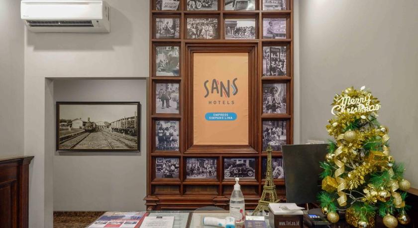 SANS Hotel Empress Simpang Lima - image 39