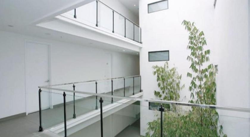 Readyset Apartment at Charman photo