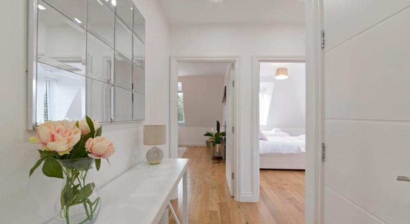 Spacious Two Bed loft Apartment — Hotel in London