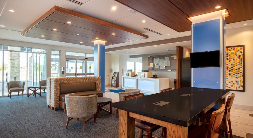 Holiday Inn Express And Suites Beloit photo