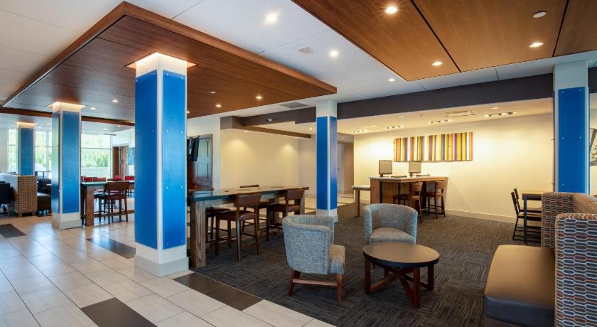 Holiday Inn Express And Suites Beloit photo