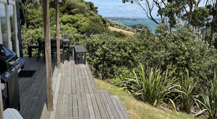 125 Church Bay Cabins — Hotel in Auckland