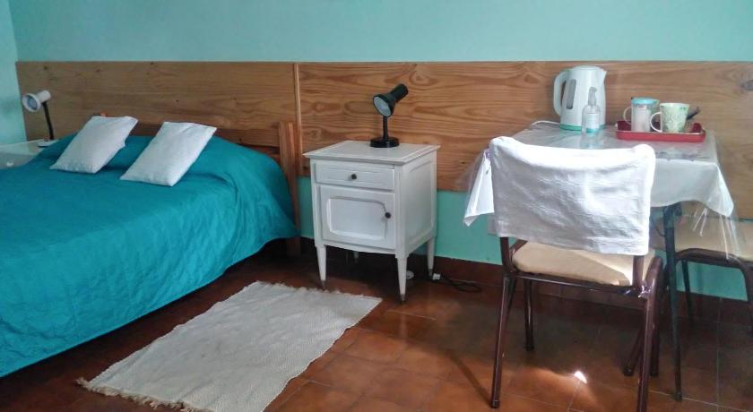 Image of Queen Room with Shared Bathroom 4
