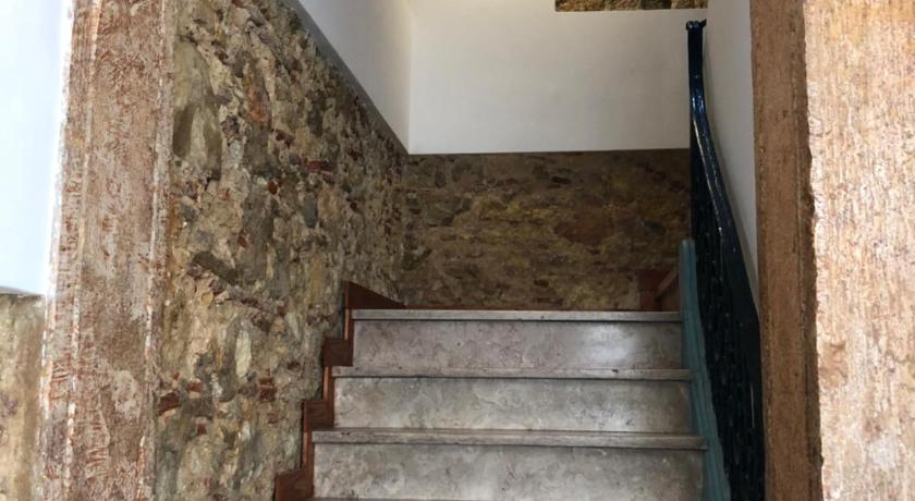 Bright and spacious three bedroom apt in the heart of Lisbon photo