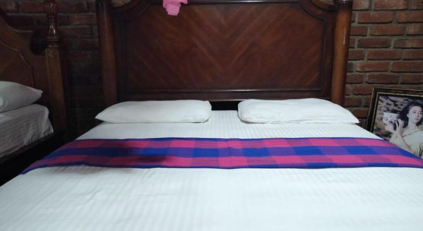 Hotel Whiteroyal photo