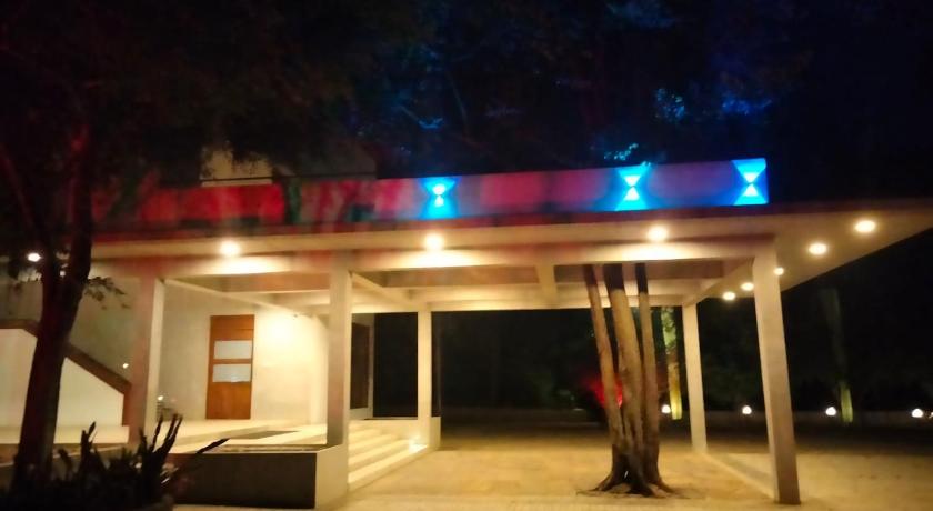 Hotel Whiteroyal photo
