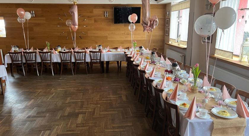 ピエトロヴィツェ・ヴィエルキエ Ludowa Restauracja & Noclegi 4つ星 ゲストハウス レストラン