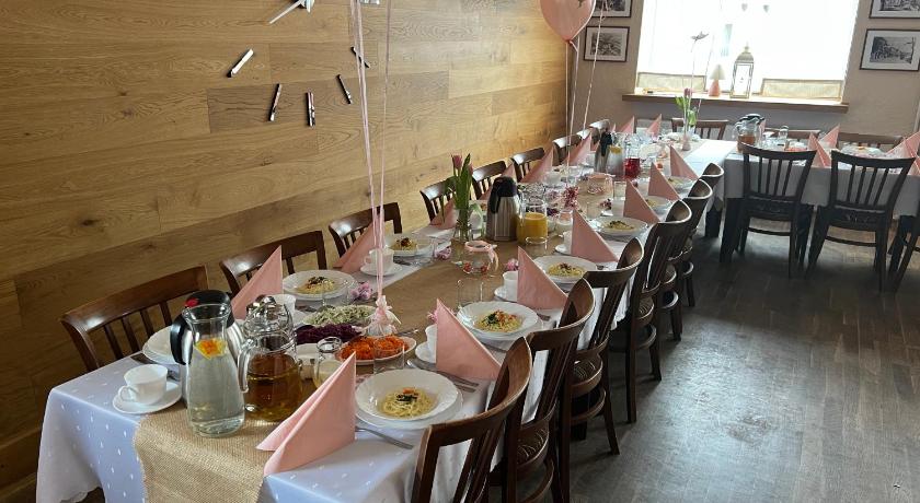 ピエトロヴィツェ・ヴィエルキエ Ludowa Restauracja & Noclegi 4つ星 ゲストハウス 施設