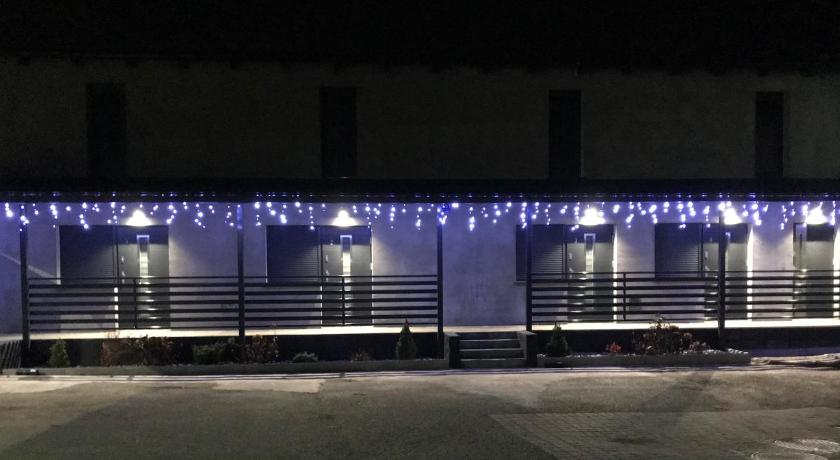 ピエトロヴィツェ・ヴィエルキエ Ludowa Restauracja & Noclegi 4つ星 ゲストハウス レストラン