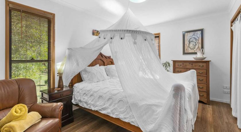 Cosy Romantic Cottage — Hotel in Gold Coast