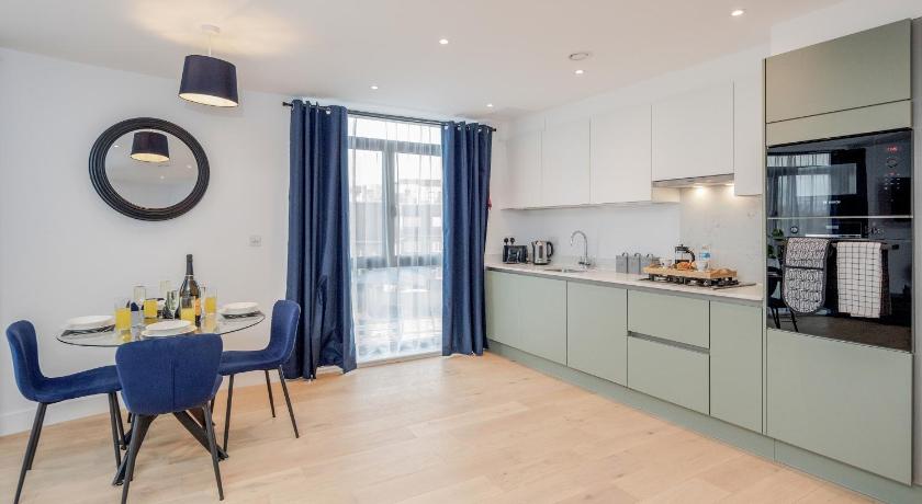 Watford Cassio Deluxe - Modernview Serviced Accommodation - image 12