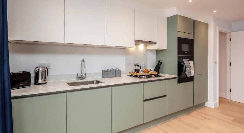 Watford Cassio Deluxe - Modernview Serviced Accommodation - image 5