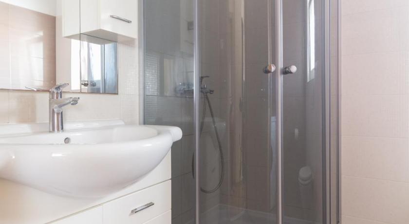 Apartment Niko , 5 meters from the beach photo