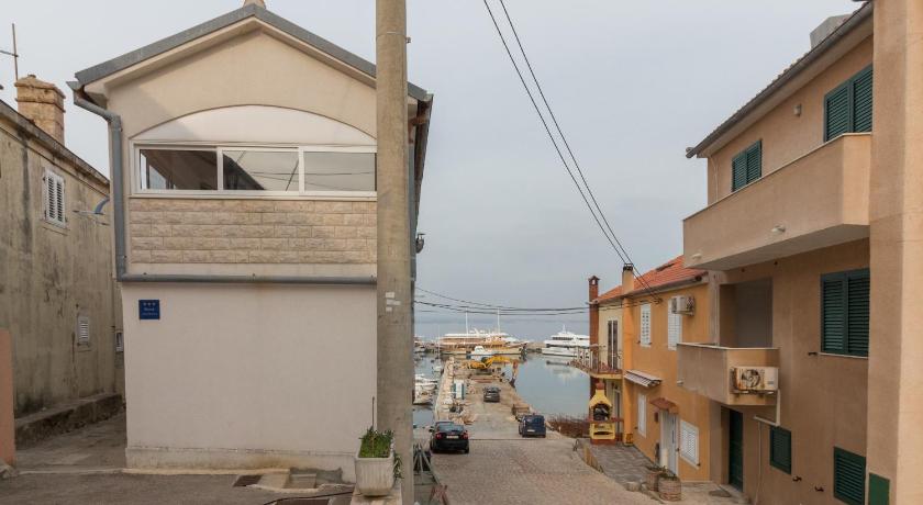 Apartment Niko , 5 meters from the beach photo
