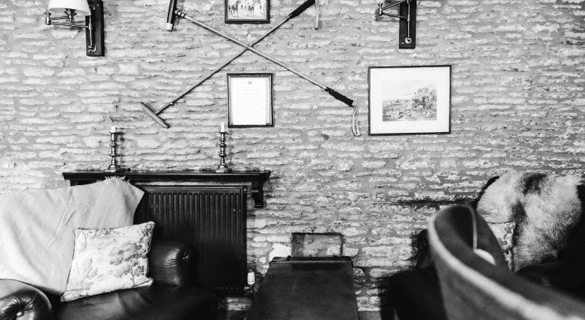 Cat and Custard Pot Inn photo