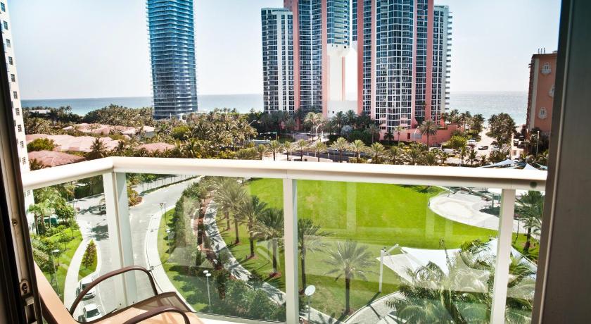 Ocean Reserve Condo by FlatsAway — Hotel in Miami Beach (FL)
