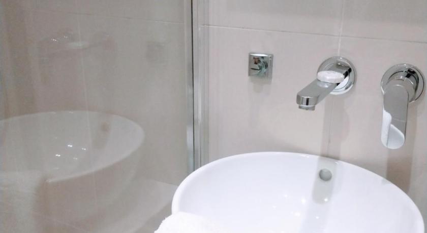 Immagine di Camera Doppia con Letti Separati (Twin Room) 11