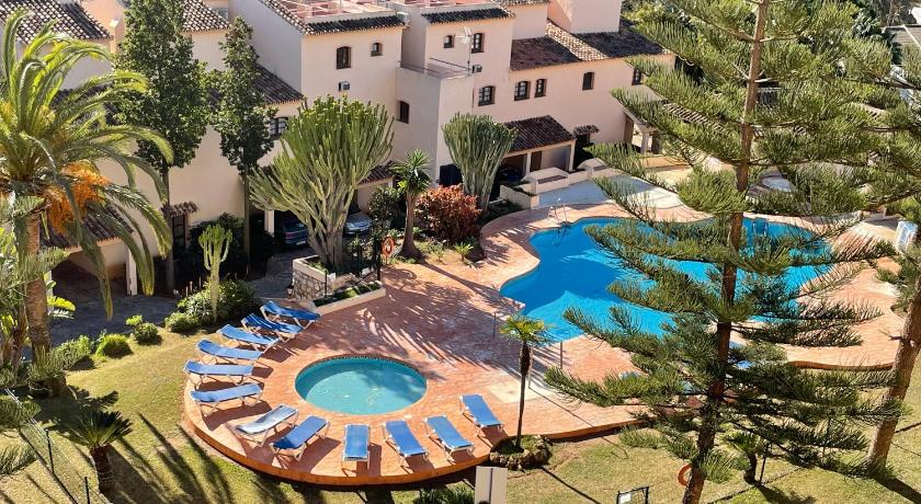 Apartamentos El Toro — Hotel in Marbella