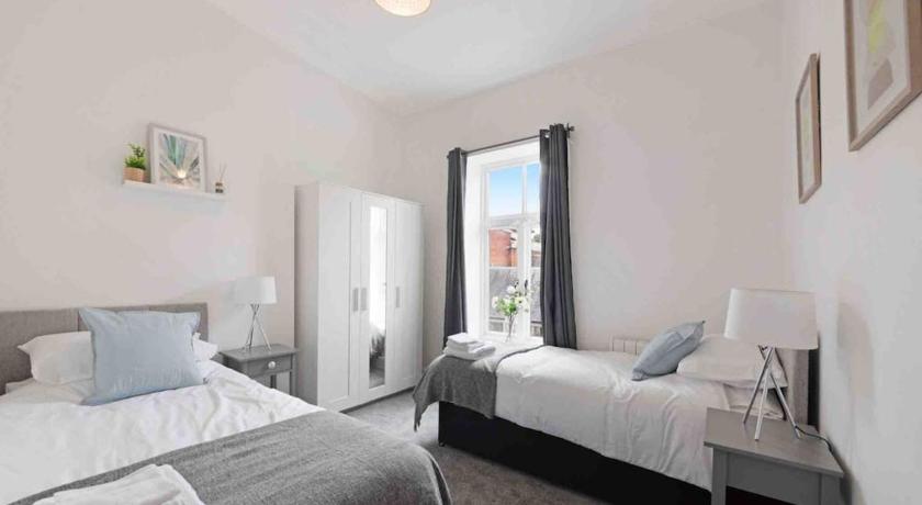 *Stunning Flat in Bishops Stortford Centre * — Hotel in London
