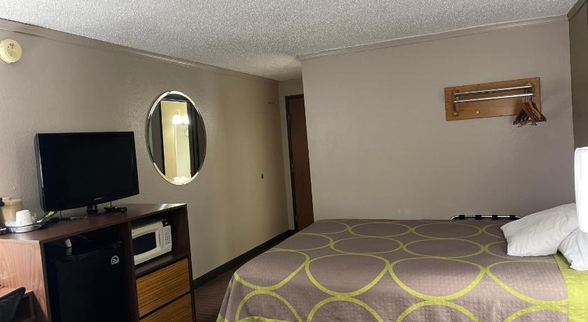 Super 8 By Wyndham Bismarck photo