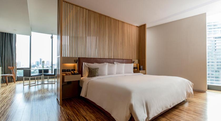 Image of SO STUDIO 1 King Bed Club Access 5
