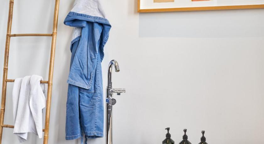 Image of Sir Suite 8