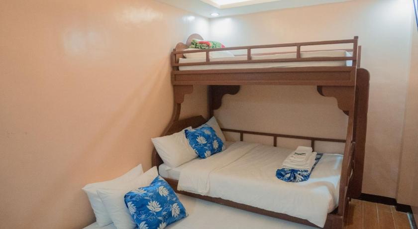 Skylodge Resort photo