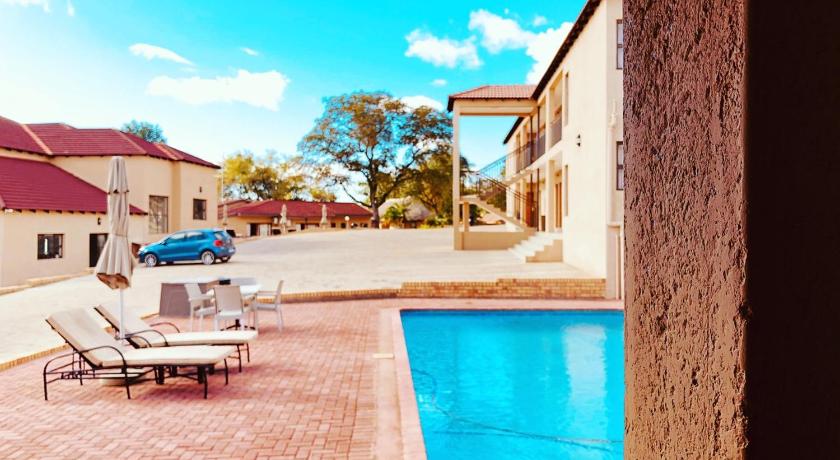 ギヤニ Vahlavi Lodge 4つ星 ホテル レストラン