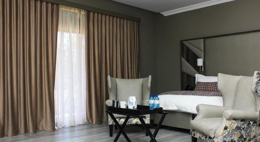 ギヤニ Vahlavi Lodge 4つ星 ホテル ロビー