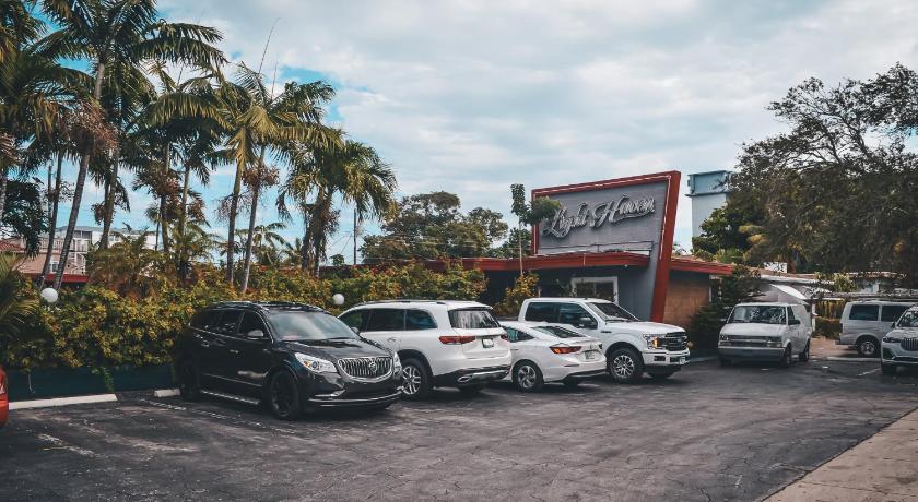 Hollywood Light Haven Lodge — Hotel in Hallandale Beach (FL)