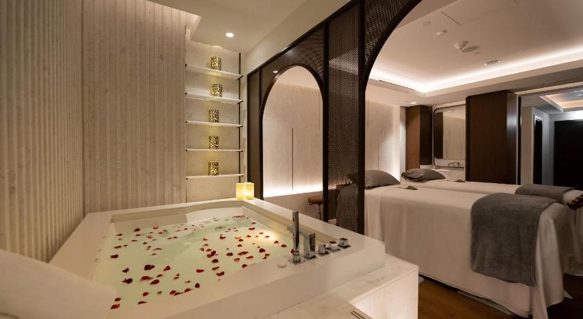 Jumeirah Beach Hotel - image 12