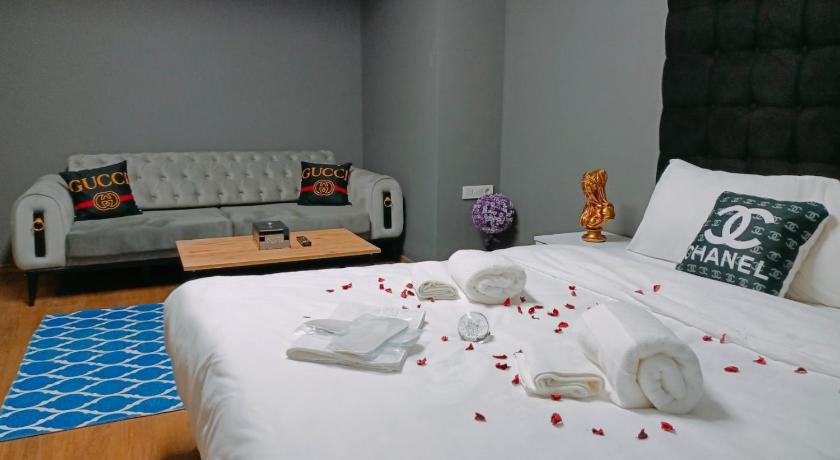 Lara Hotel photo
