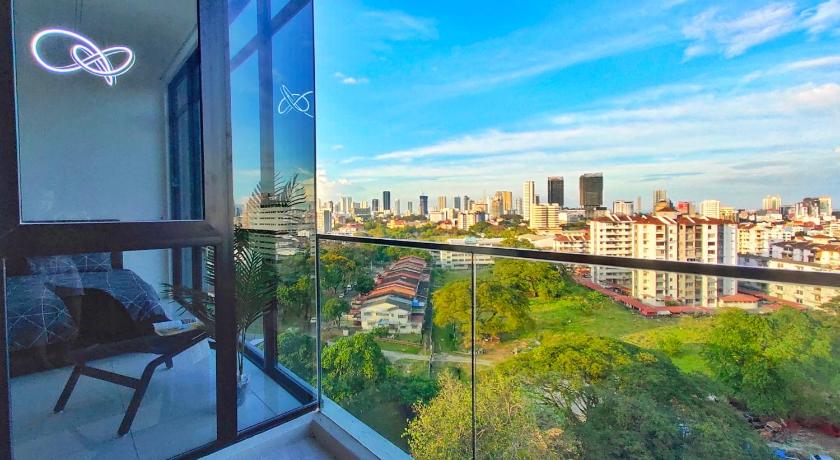 (New) 2BR Luxury Rooftop Swimming pook Homestay@Georgetown@10pax - 无敌美景两房民宿 photo