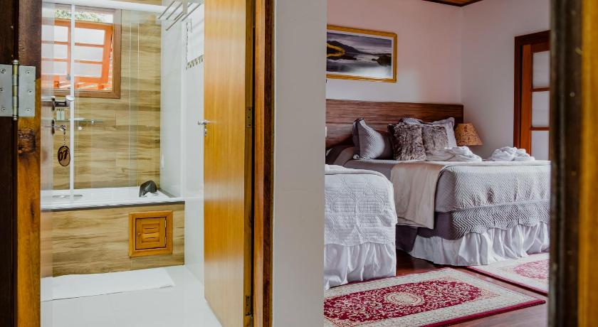 Image of Deluxe Suite with Spa Bath 1